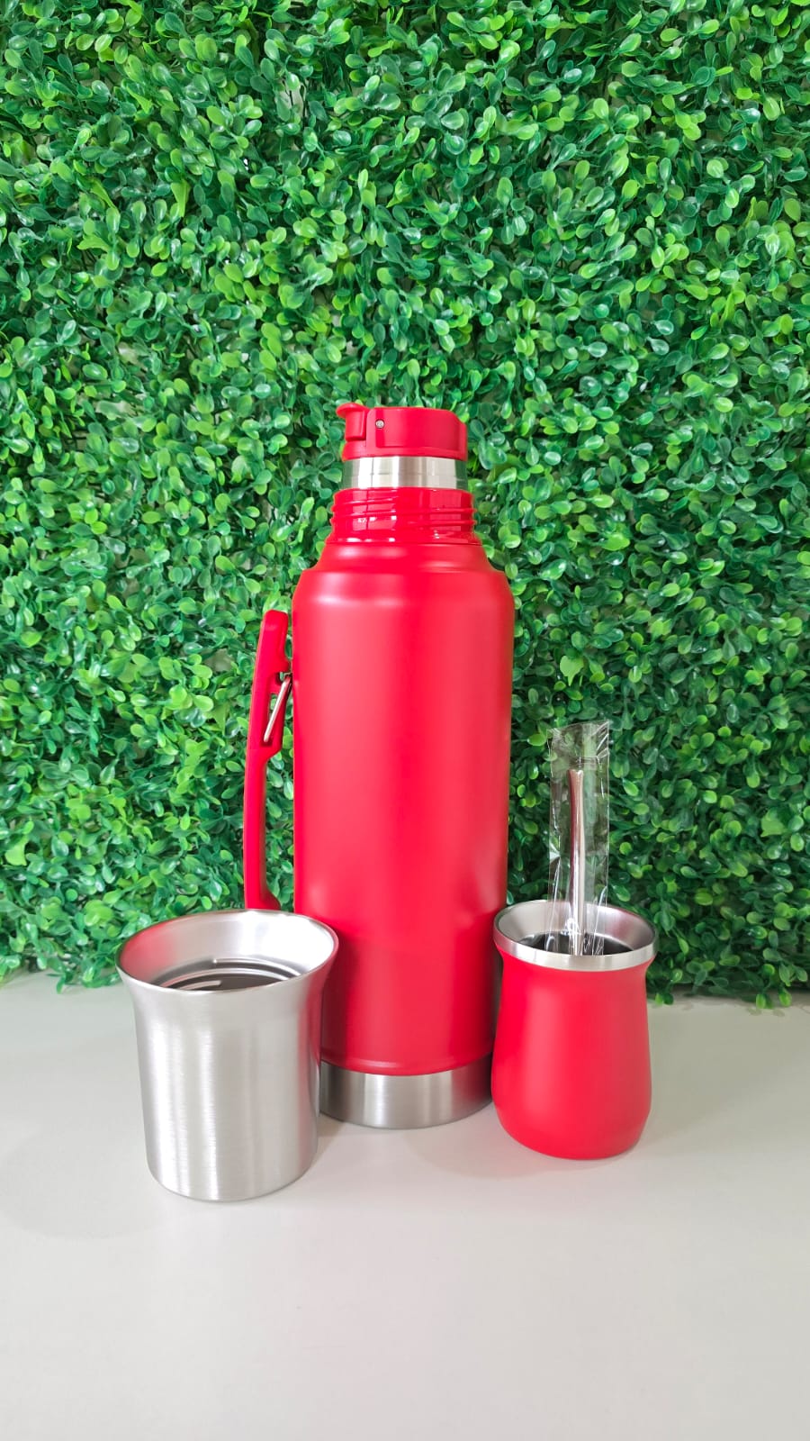 Set matero rojo con termo, vaso y bombilla